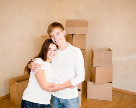 Furniture transport and unloading with a moving van in Clapham